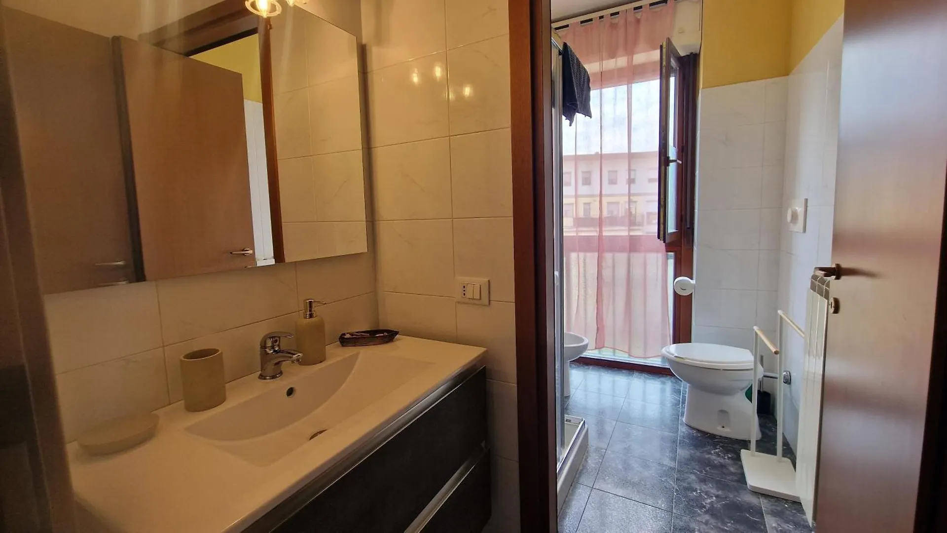 Affittacamere Maggiore Getaway 5 Min Drive From Lake Maggiore Luino